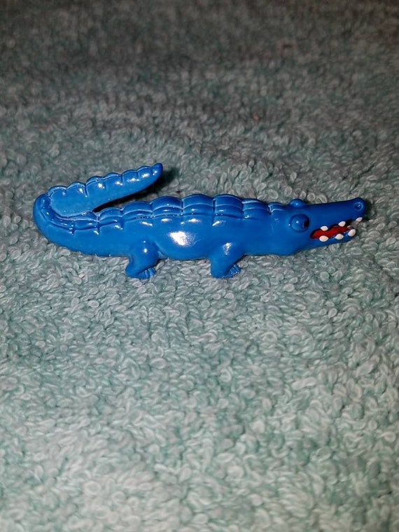 Vintage blue enamel alligator pin brooch