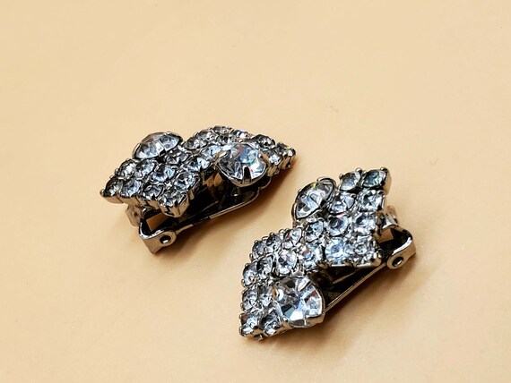Vintage prong set clear rhinestone clip on earrin… - image 7