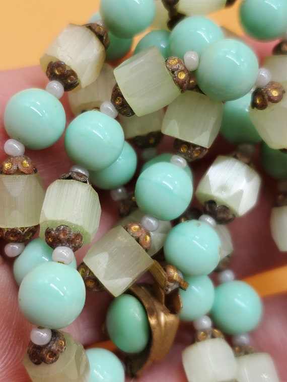 vintage pale green beaded necklace with fancy pin… - image 7