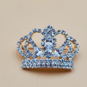 vintage silver tone clear rhinestone crown brooch