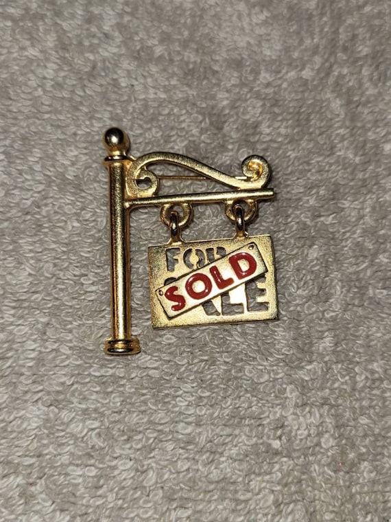 Realtor brooch deals