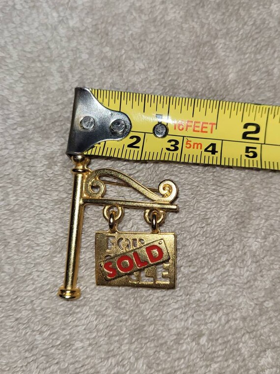 Realtor brooch shop