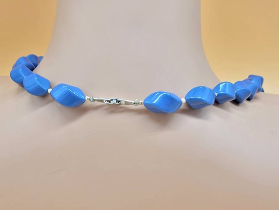 Vintage blue and pale pink plastic beaded necklace - image 10