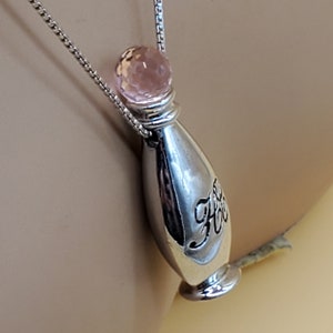 vintage 2004 Avon presidents club perfume bottle pendant necklace