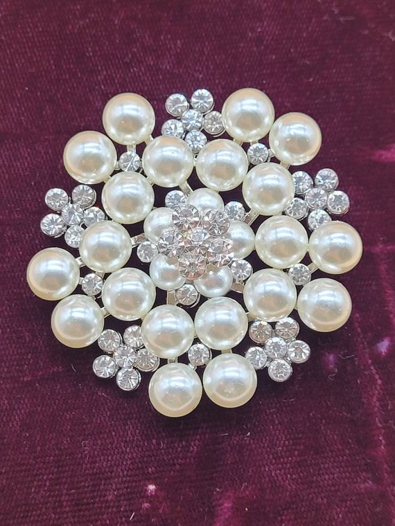 Vintage clear rhinestone faux pearl large brooch