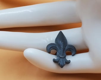 Pin vintage de flor de lis gris