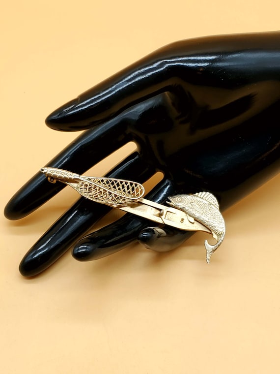 Vintage Anson gold tone fish and net tie clip