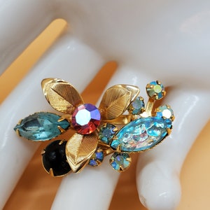 Vintage eclectic rhinestone flower brooch