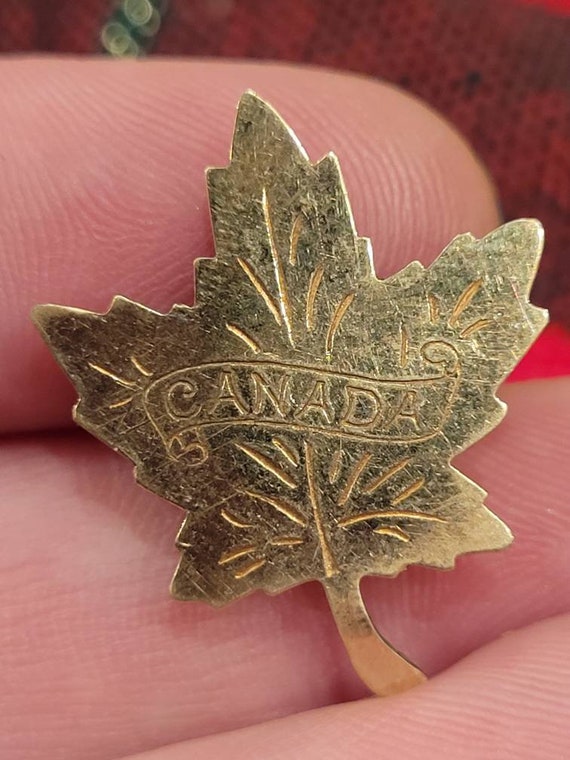 PinMart Pinmart's Canadian Red Maple Leaf Canada Enamel Lapel Pin 1
