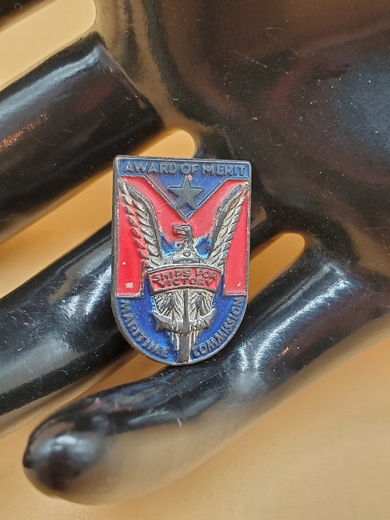 Vintage WW11 ships for victory award pin