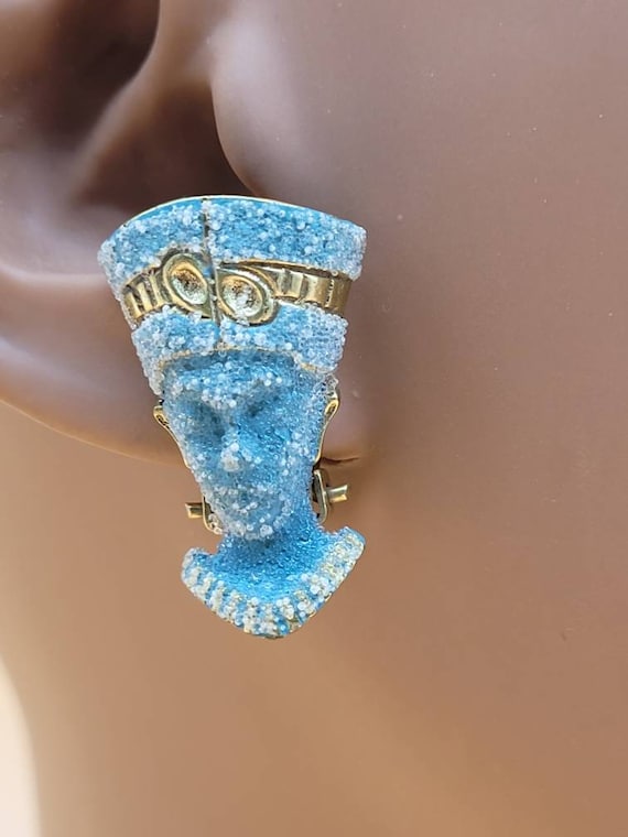 Vintage sugar coated enamel Nefertiti earrings, V… - image 1