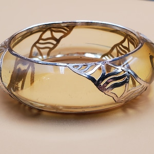 Vintage chunky lucite acrylic bangle with silver tone overlay design