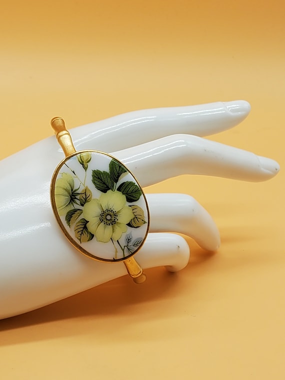 Vintage David Aubrey Porcelain flower bangle brac… - image 1