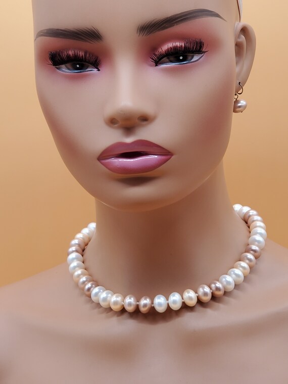 Vintage warm pastel faux button pearl necklace wi… - image 3