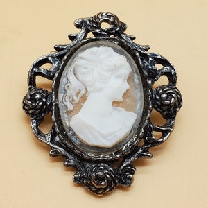 vintage faux Cameo brooch