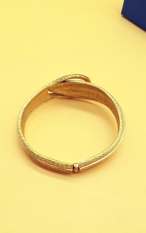 Vintage Avon textured gold tone belt buckle hinge… - image 6