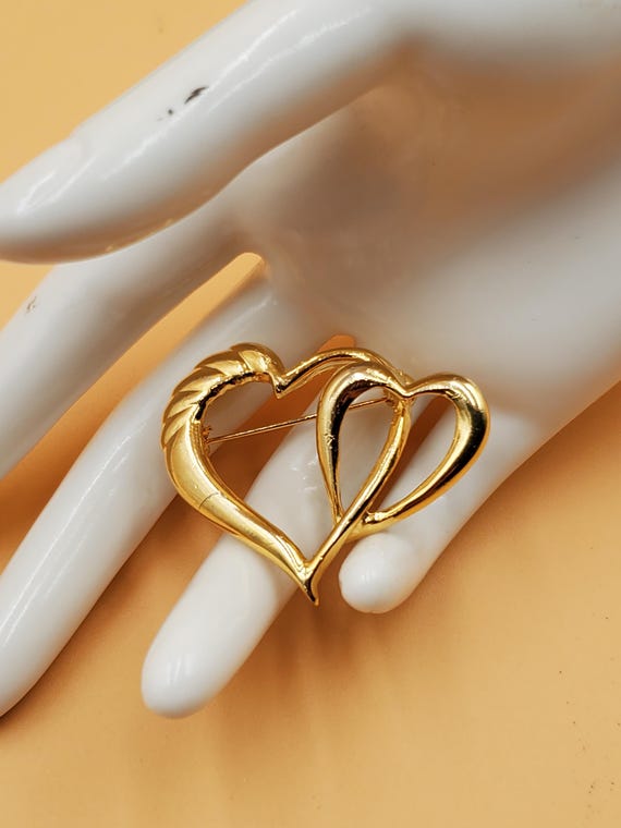 Vintage gold tone double interlocking hearts broo… - image 2