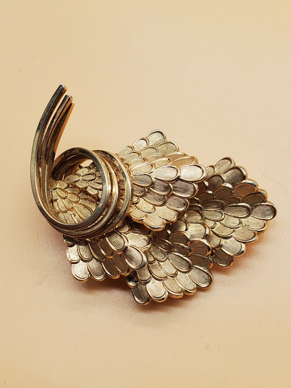 vintage Corocraft textured gold tone leaf brooch