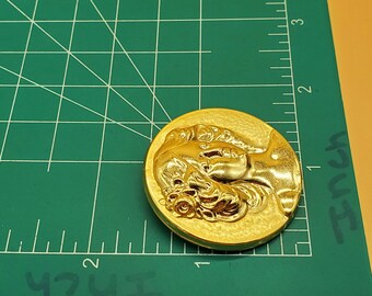 ヴィンテージゴールドトーンのカメオスタイルのディスクブローチ