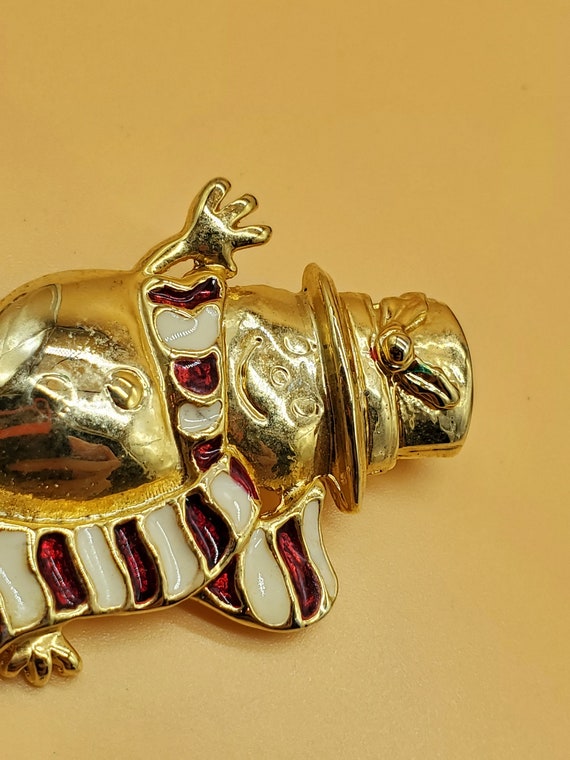 Vintage AAi gold tone snowman brooch - image 7