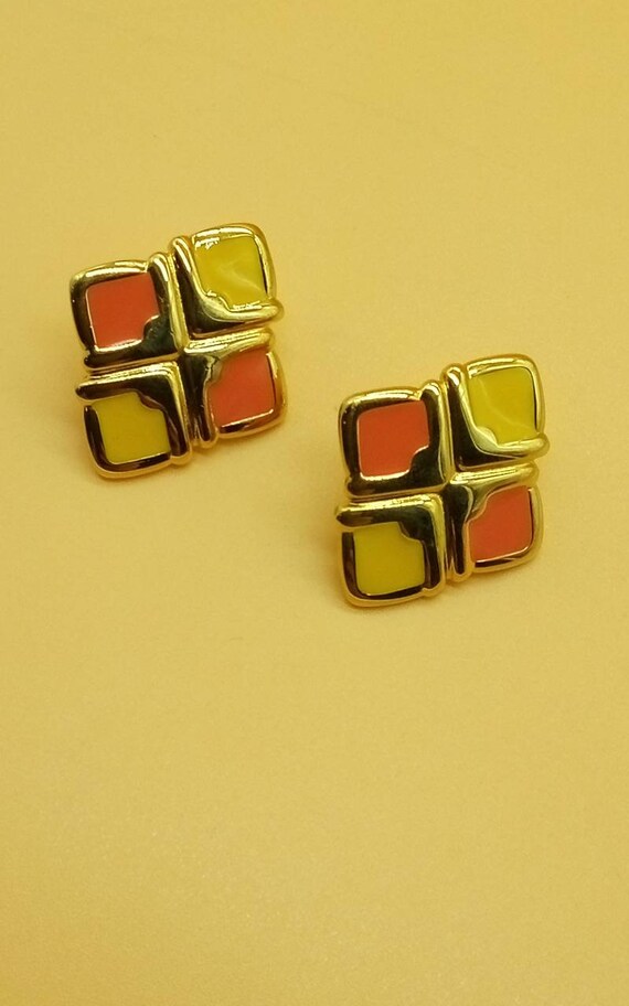 Vintage Monet gold tone clip on earrings with yel… - image 4