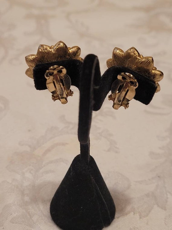 Vintage Polcini gold tone flower earrings with fa… - image 4