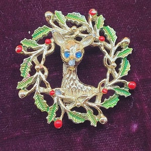 Vintage signed Gerry&#39;s Reindeer Wreath enamel gold tone Holiday brooch