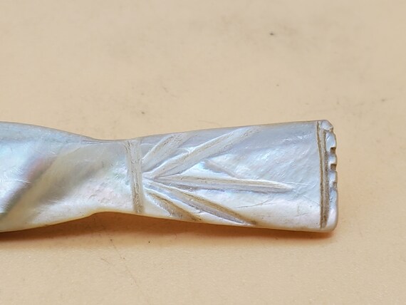 Antique Victorian carved MOP hand pin - image 7