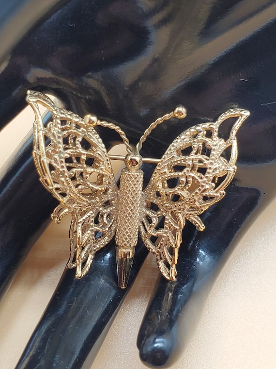 Broche Vintage Papillon En Métal Filigrané Ton Or Blanc - Marque Monet