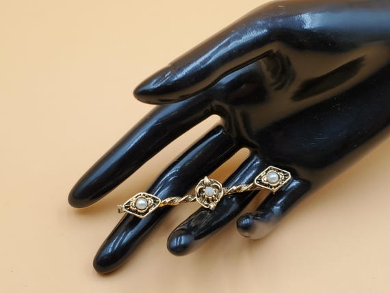 vintage Goldette style faux pearl accent bar brooch