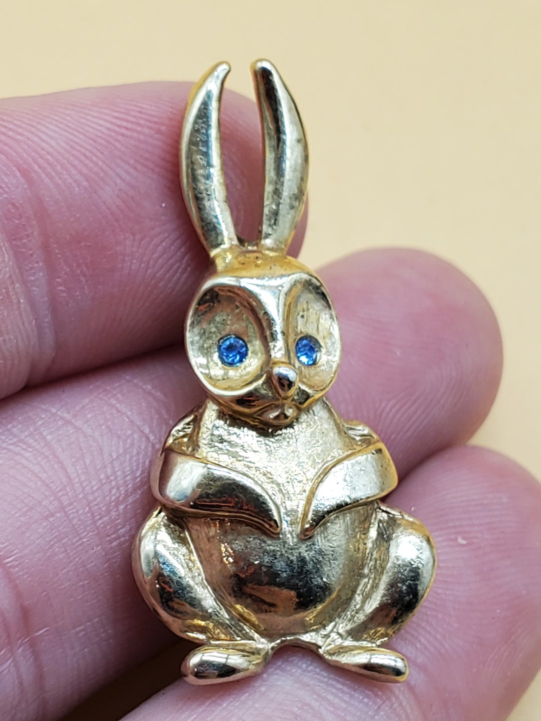 Vintage Gold Tone Bunny Pin Brooch With Blue Rhinestone Eyes - Etsy