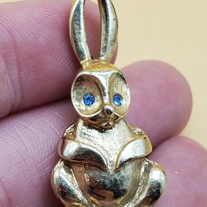 vintage gold tone bunny pin brooch with blue rhinestone eyes