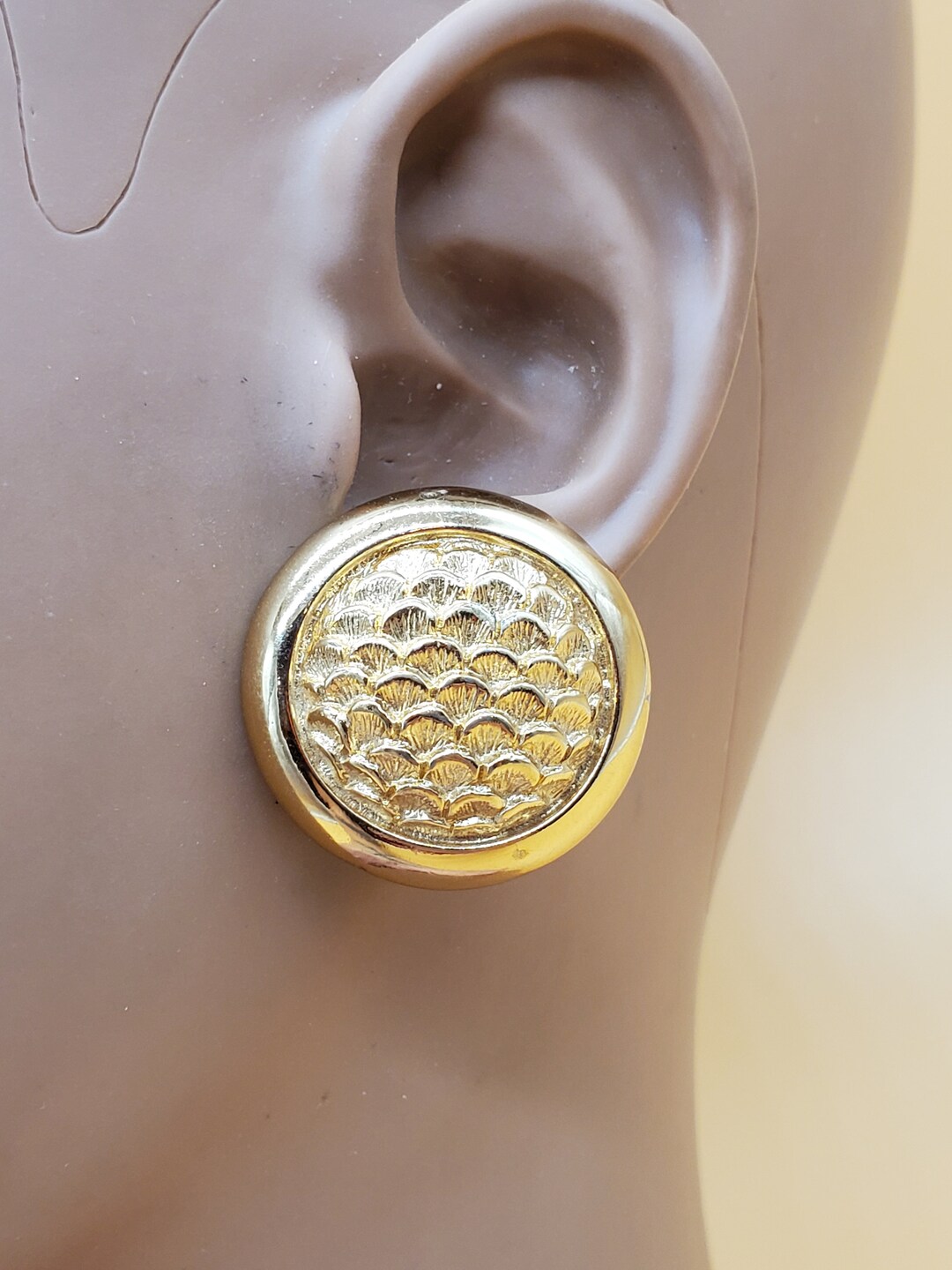 Vintage Glod Tone Dome Clip Earrings main image 1