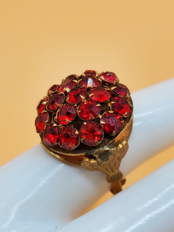 Vintage red rhinestone cluster cocktail ring