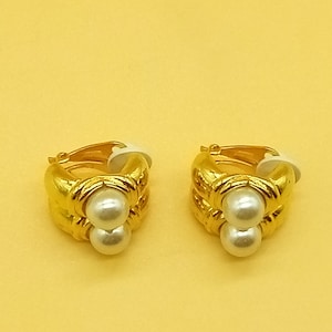 Vintage Replica signed gold tone faux pearl clip on earrings