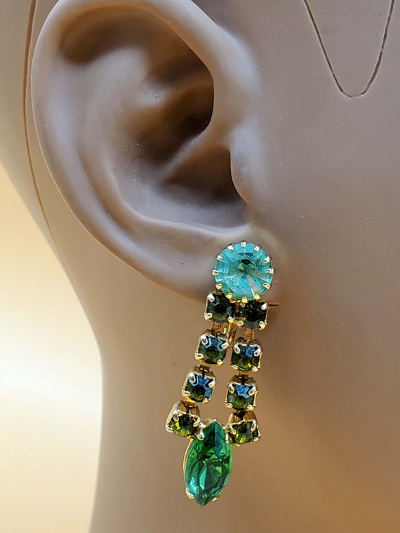 Vintage dangling green rhinestone clip on earrings - image 3