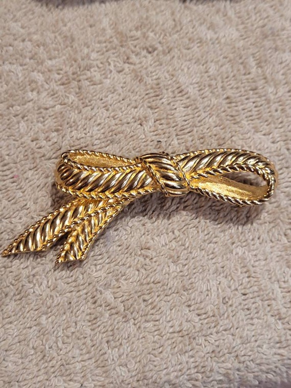 Christian Dior gold tone textured bow brooch