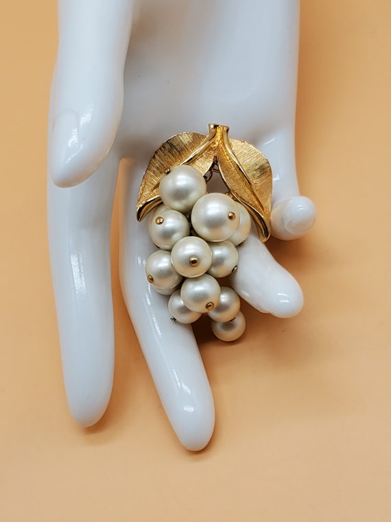 Vintage Park Lane faux pearl grape cluster brooch… - image 6