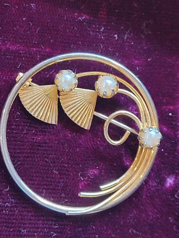 Vintage 12kgf pearl round brooch