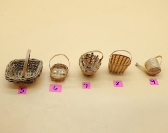 ヴィンテージ Dollhou ミニチュア編み込み木製バスケット、一部スタイル
