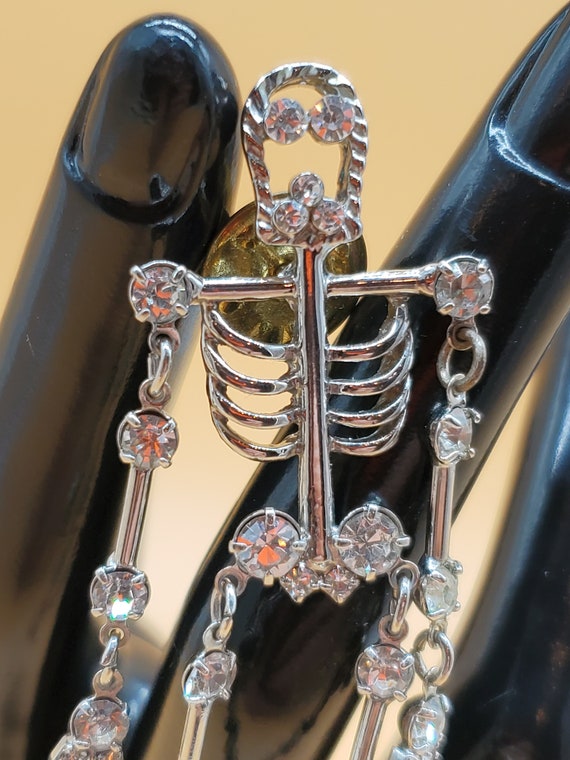 Vintage rhinestone skeleton brooch - image 7