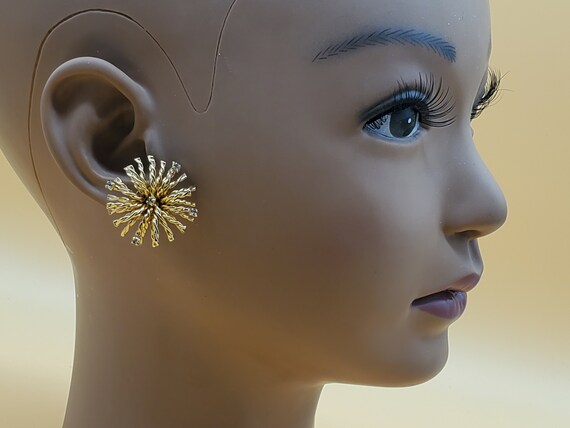 Vintage gold tone wire burst earrings with clear … - image 3
