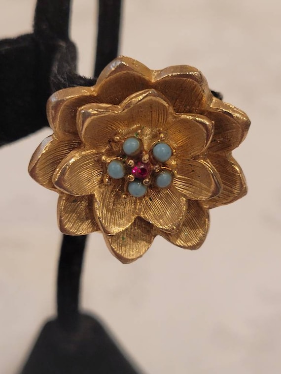 Vintage Polcini gold tone flower earrings with fa… - image 2