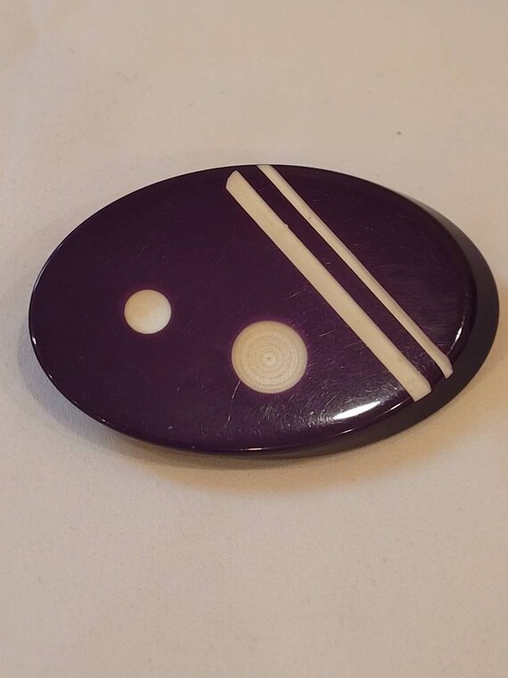Retro vintage purple carved design brooch