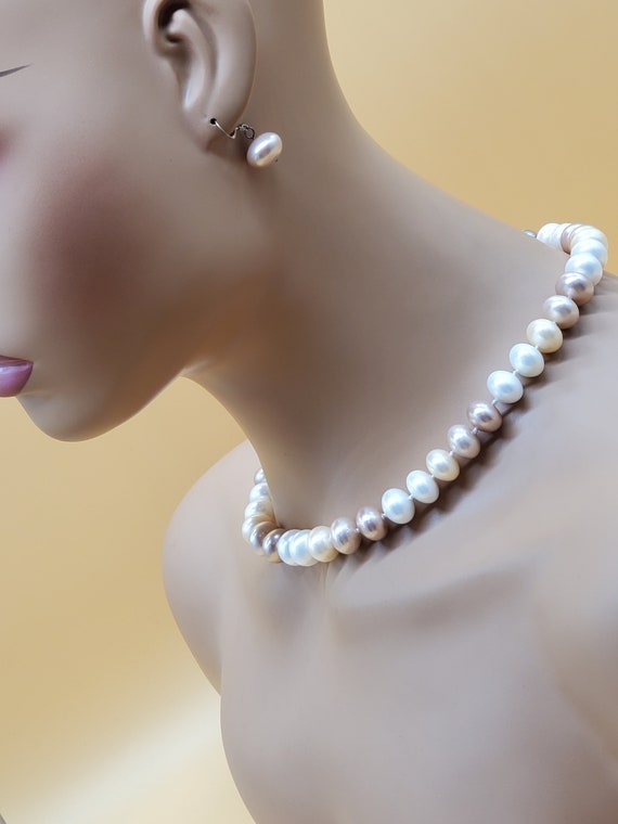 Vintage warm pastel faux button pearl necklace wi… - image 2