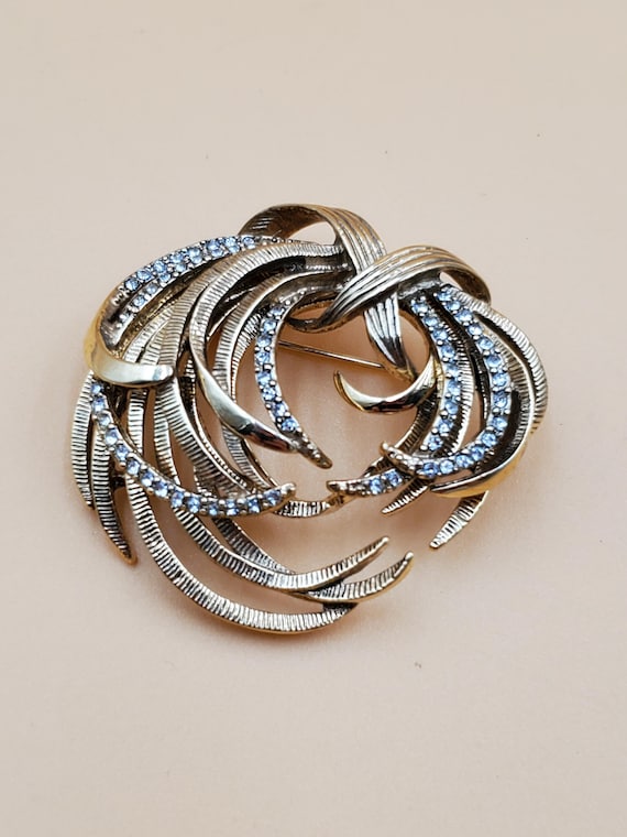 vintage Monet gold tone clear rhinestone spry grassy bow brooch
