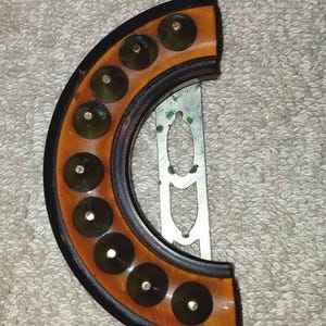 Pince à robe vintage en laiton bakélite