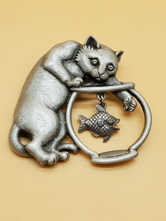 vintage JJ pewter tone mischievous cat with paw in