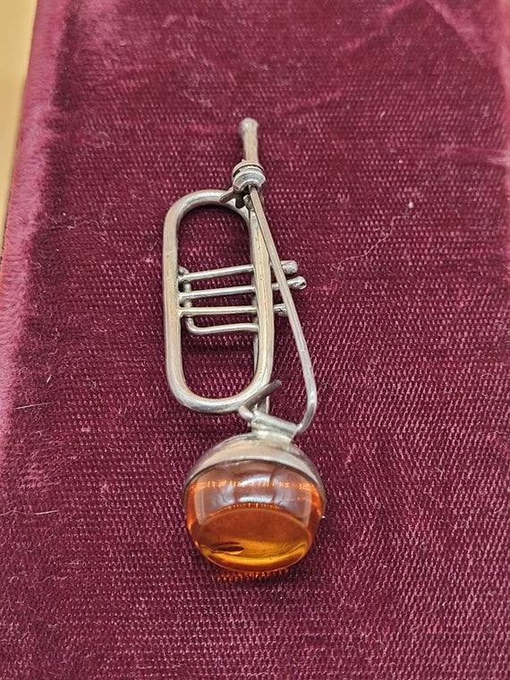 Vintage sterling silver trumpet brooch - image 2
