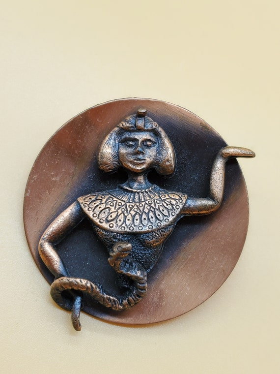 vintage copper tone Egyptian Cleopatra style brooc